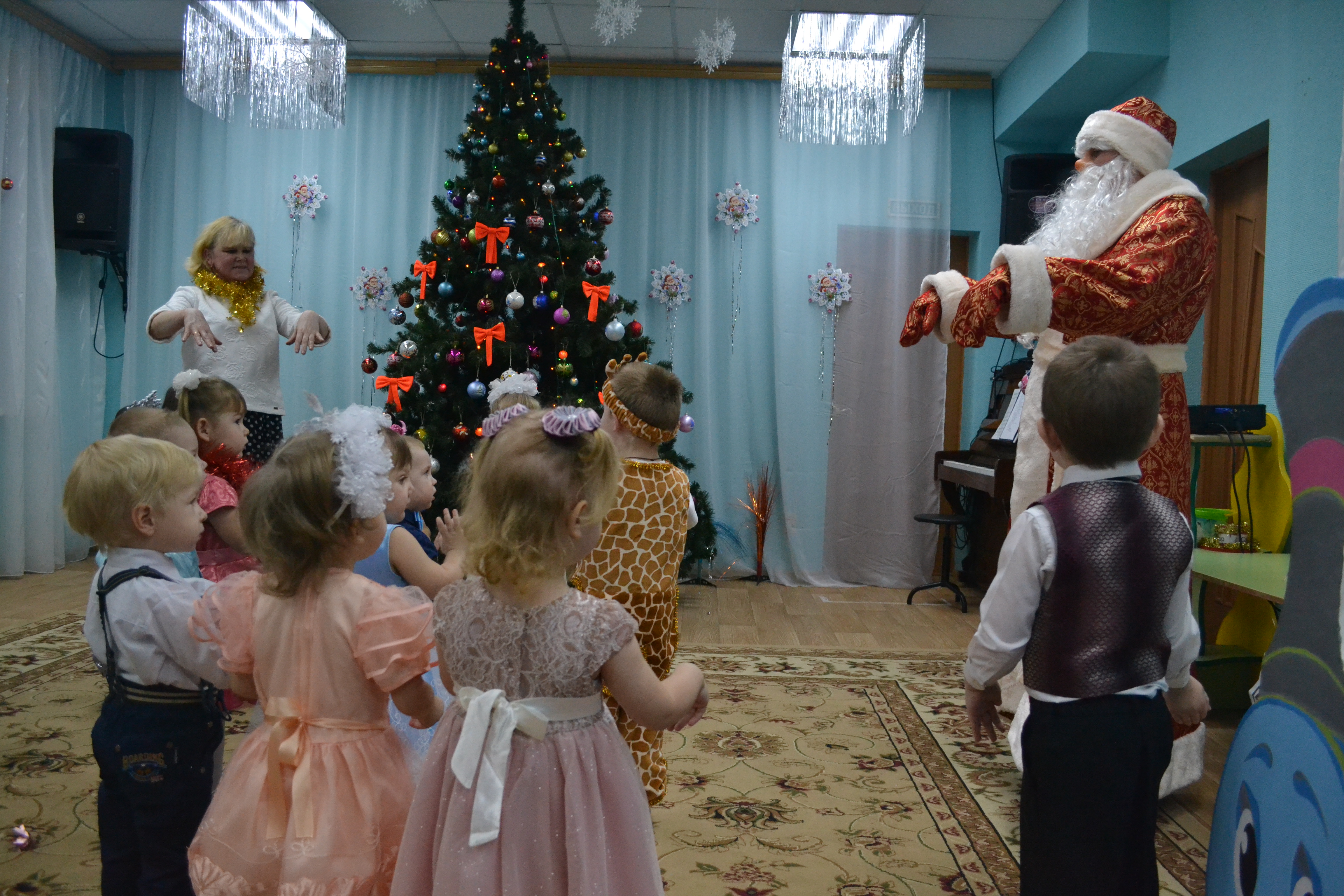../prazdniki/27_12_2017_noviy_god_mladshaya_gruppa.JPG